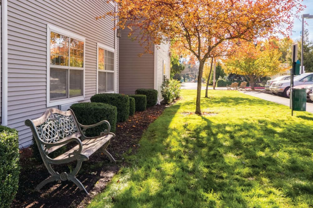 Bench seating outside at Lakeland Senior Living in Eagle Point, Oregon.