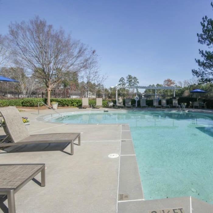 The Oxford has a swimming pool in Conyers, Georgia