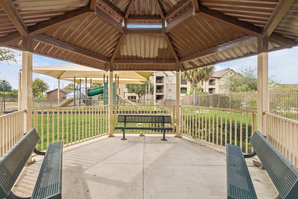 Outdoor seating area at Horizon Meadows in La Marque,Texas