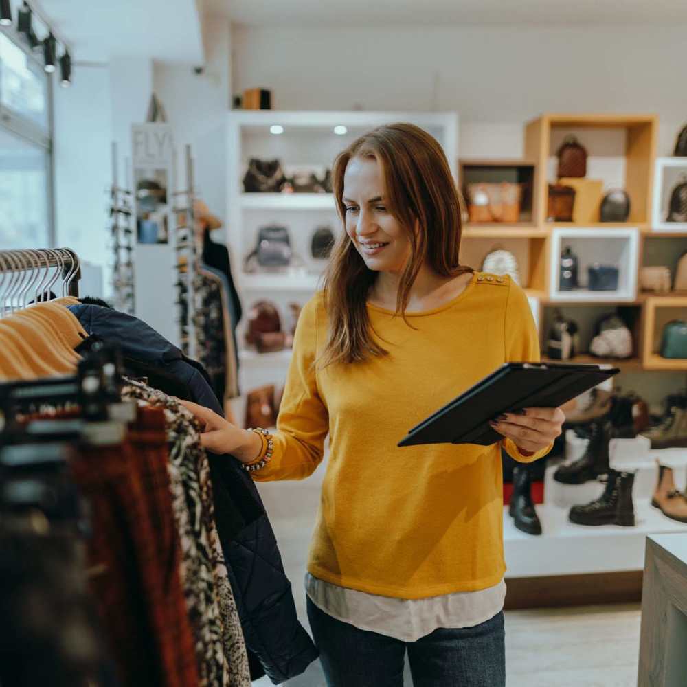 Resident shopping close to Vue 3600 in Richmond, California