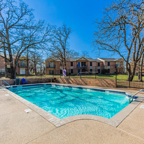 The sparkling swimming pool at Retreat at 2818 in Bryan, Texas