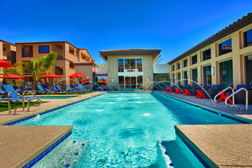 Beautiful swimming pool at Avenue 25 Apartments in Phoenix, Arizona