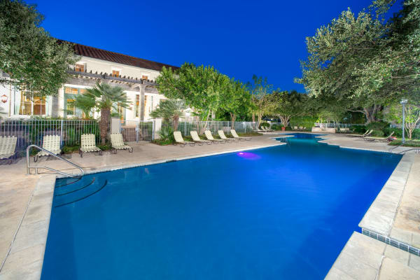 Beautiful swimming pool at Sedona Ranch Apartments in San Antonio, Texas