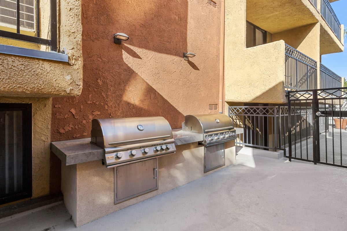 Barbeque area at Ariel Court, Los Angeles, California