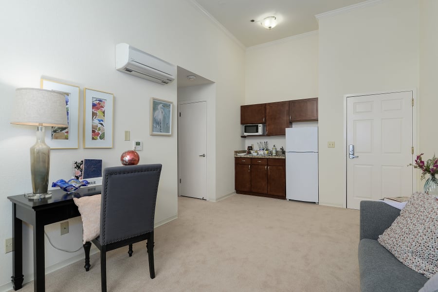 Spacious and well-furnished suite at Palo Alto Commons in Palo Alto, California