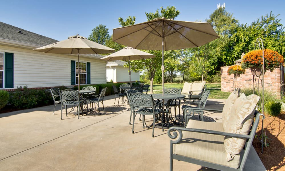 Photos Lakewood Senior Living Outdoor Sitting Area On The Back Patio At Lakewood Senior Living In Springfield Missouri