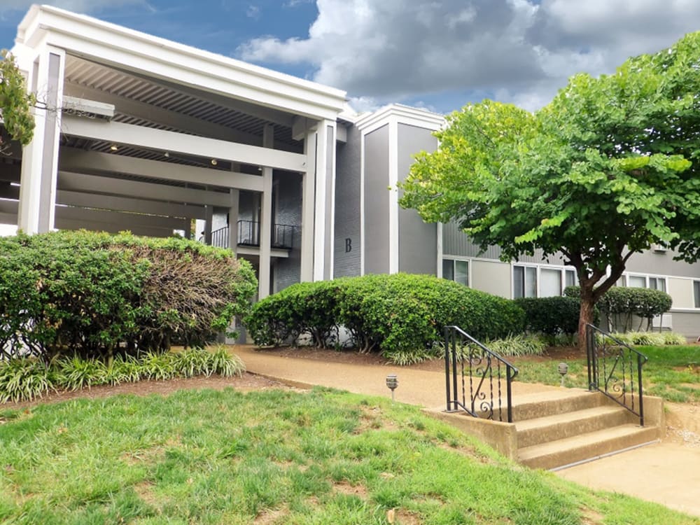 Beautiful greenery around the buildings at Belmont Place Apartments in Nashville, Tennessee