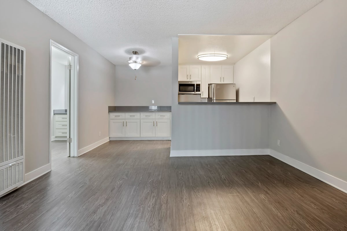 Spacious apartment at Kaitlin Court, Los Angeles, Californiaa