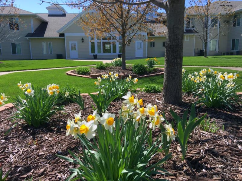 The courtyard garden at Meadow Ridge Senior Living in Moberly, Missouri