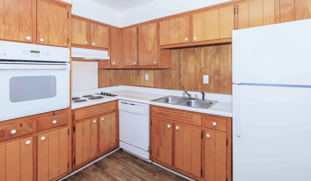 A fully-equipped kitchen at Magnolia Gardens in Brookhaven, Georgia