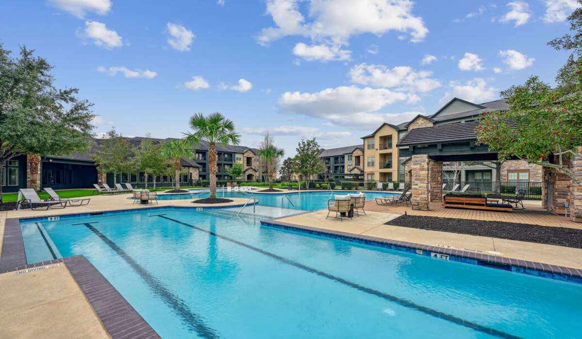Swimming pool at Barron Park in Pearland, Texas