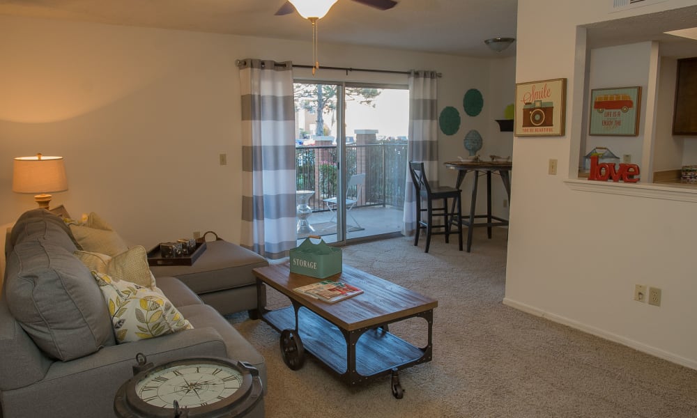 Living room at Hunter's Ridge in Oklahoma City, Oklahoma