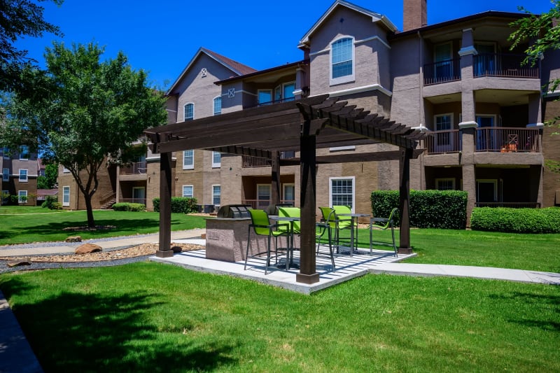 Poolside BBQ at The View at Lakeside in Lewisville, Texas