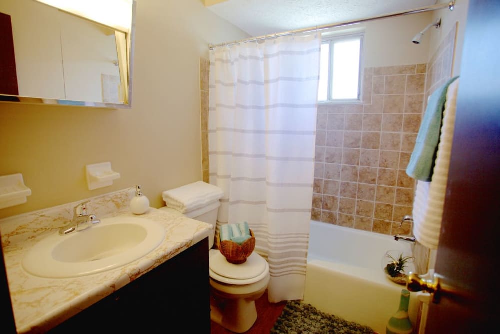 Bathroom with tiled tub/shower combination at Riverdale Plaza in Columbus, Ohio
