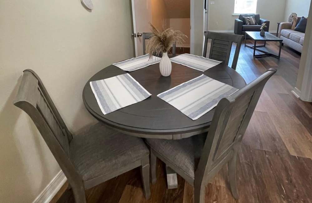 Cozy dining area at Creekwood Townhomes in Hammond, Louisiana