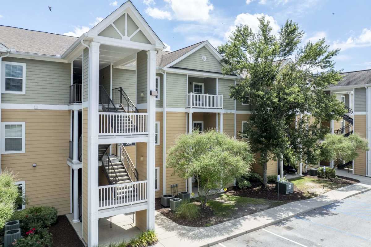 Exterior view of an apartment at The Summits in Graniteville, South Carolina