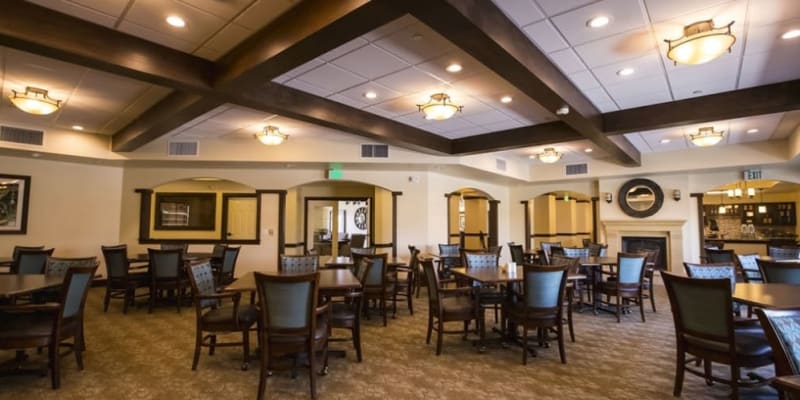 The resident dining room at The Pointe at Summit Hills in Bakersfield, California. 