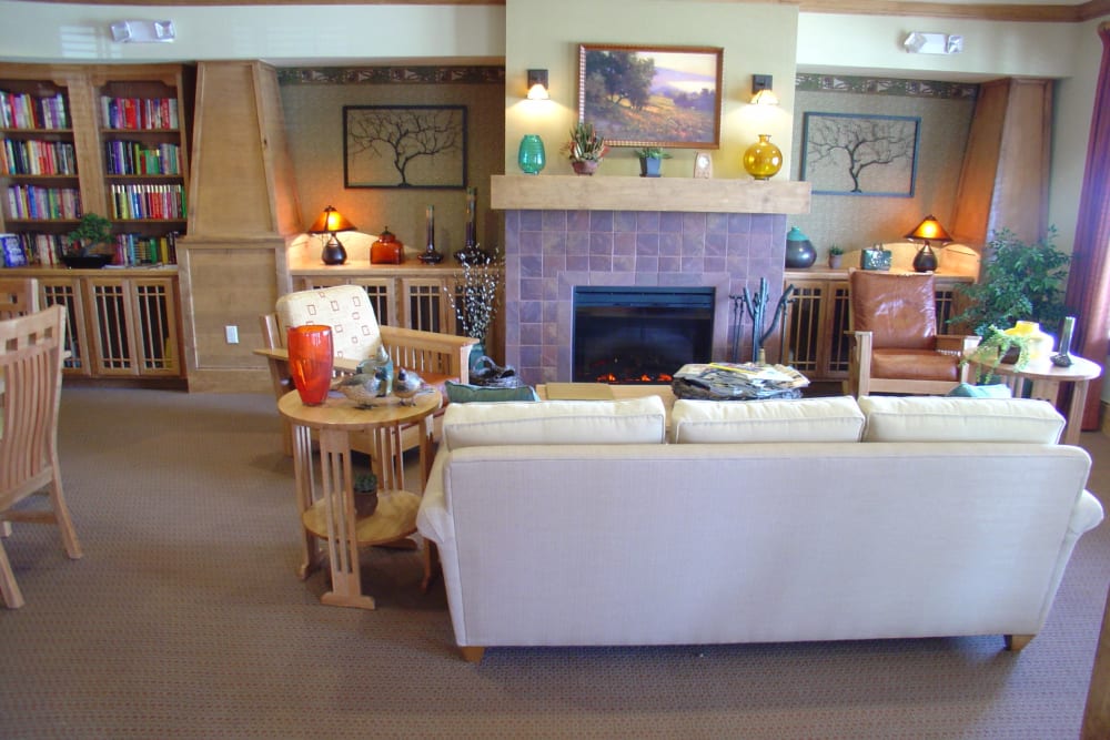 Comfortable seating in the community lounge at Mariposa at River Bend in Georgetown, Texas