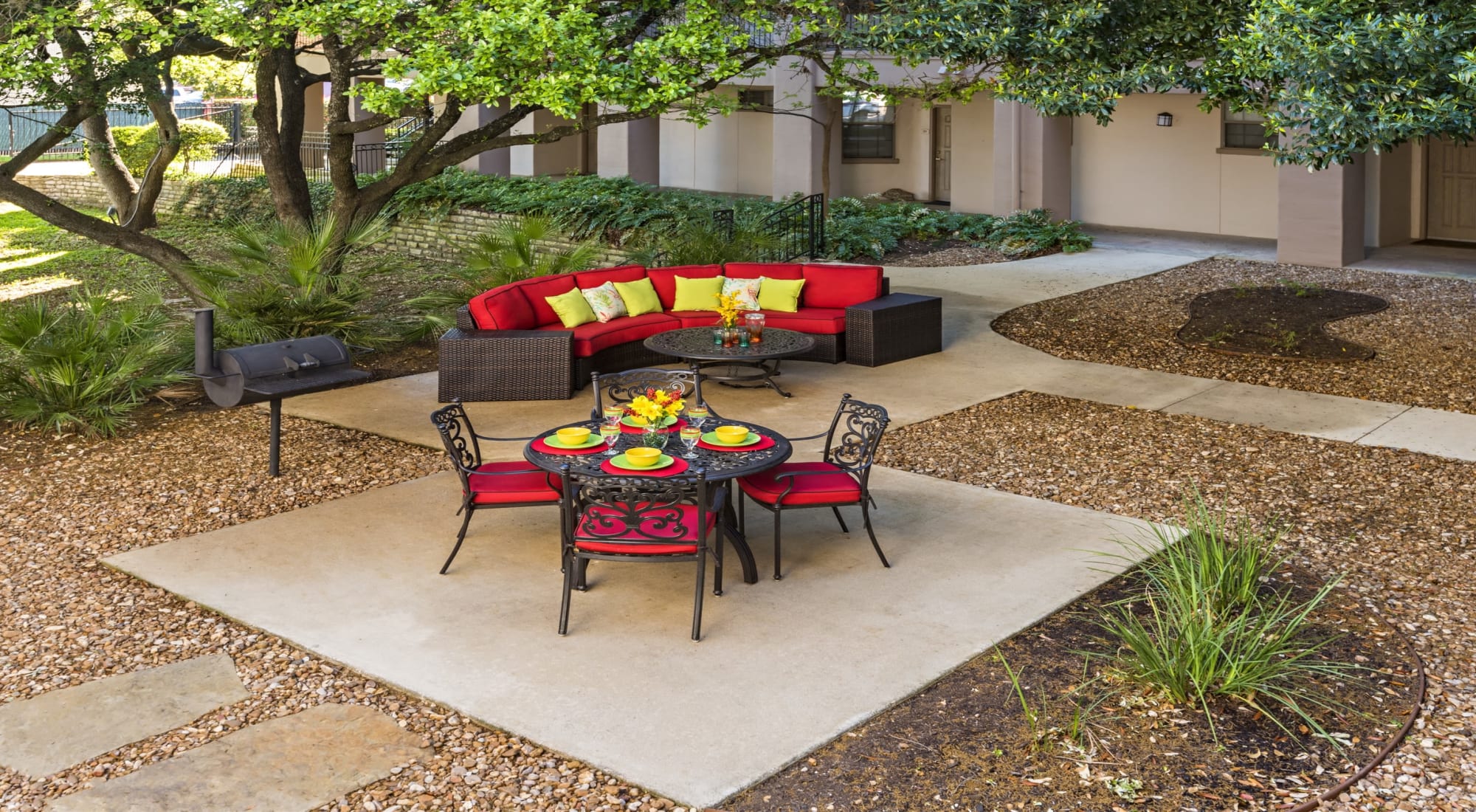 outdoor seating area at The Vintage in San Antonio, Texas