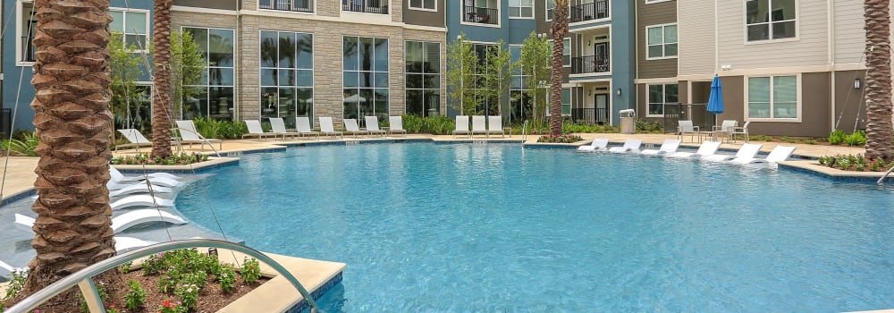 A resort-style swimming pool at Greenhouse in Houston, Texas