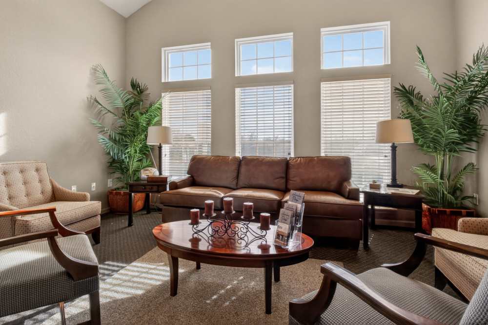 Clubhouse with lounge seating at Avalon Park in Brownfield, Texas