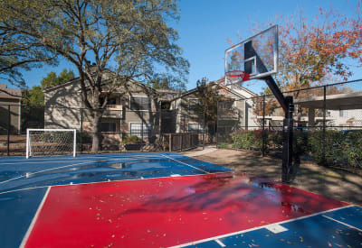 Onsite basketball court at Slate Creek Apartments in Roseville, California