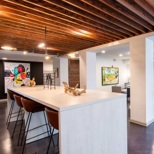 Counter seating in the resident lounge at Innslake Place in Glen Allen, Virginia