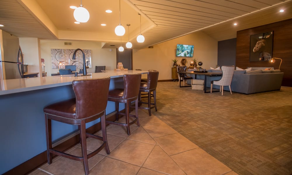 Communal bar area at Sunchase Apartments in Tulsa, Oklahoma