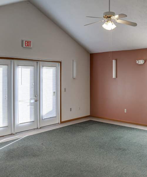 Well-lit community room at Ivy Glen in Washington Court House, Ohio