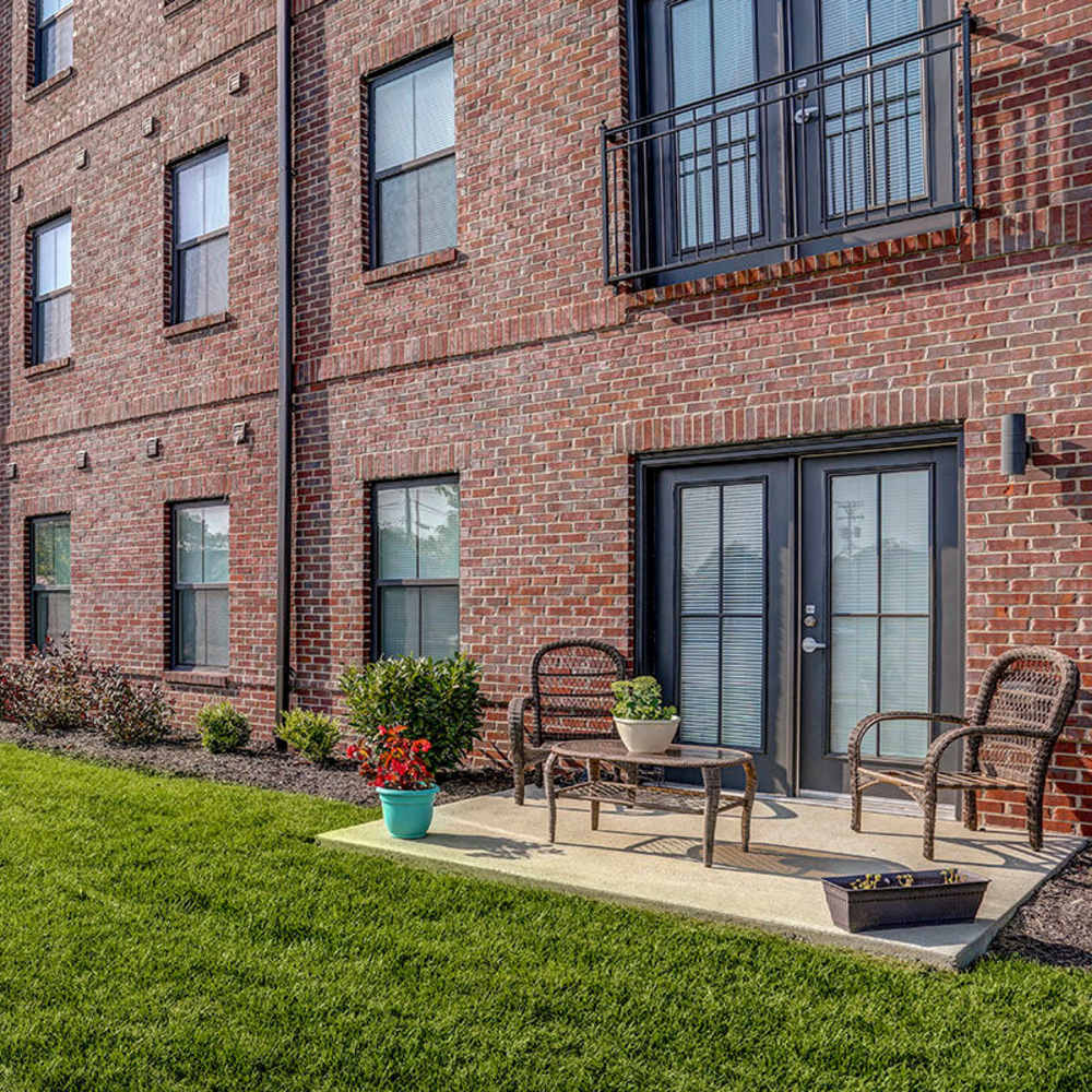 Charming exterior view of the apartment building at Pebblecreek Crossing in Richmond, Kentucky