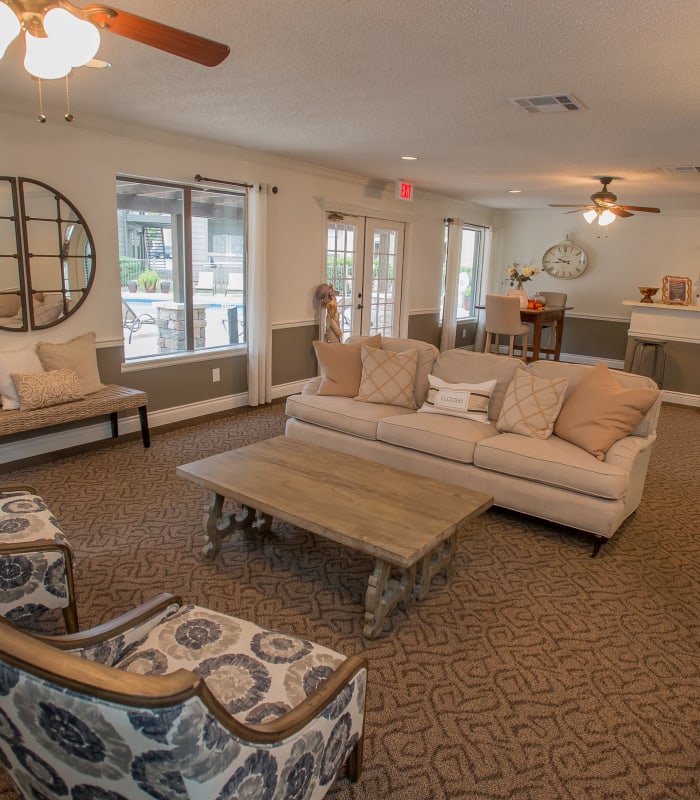 Resident clubhouse with lounge seating at Cimarron Pointe Apartments in Oklahoma City, Oklahoma