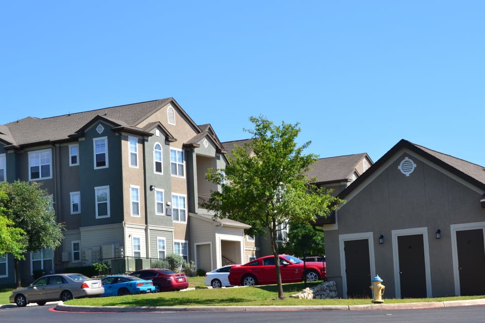 View of apartment at Club at Stone Oak in San Antonio, Texas