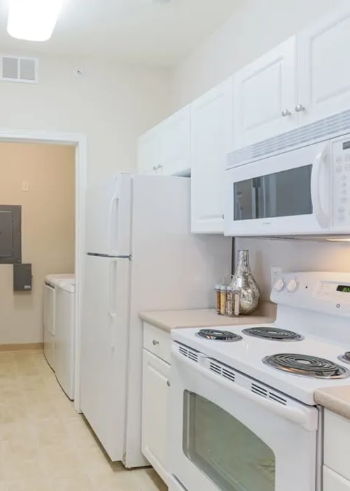 Full kitchen at Berkley Manor in Cranberry Twp, Pennsylvania