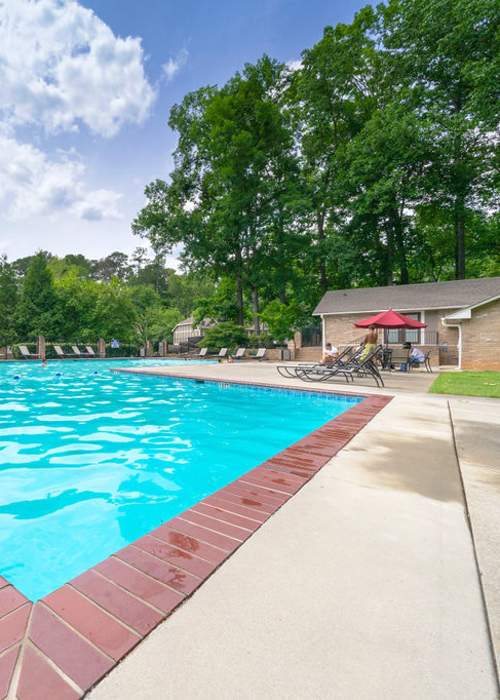 The Crossing at Henderson Mill Apartment Homes near Gregory Lane Apartments in Acworth, Georgia