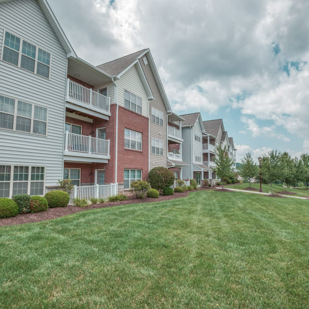 Green lawn at Chatham Commons, Cranberry Township, Pennsylvania