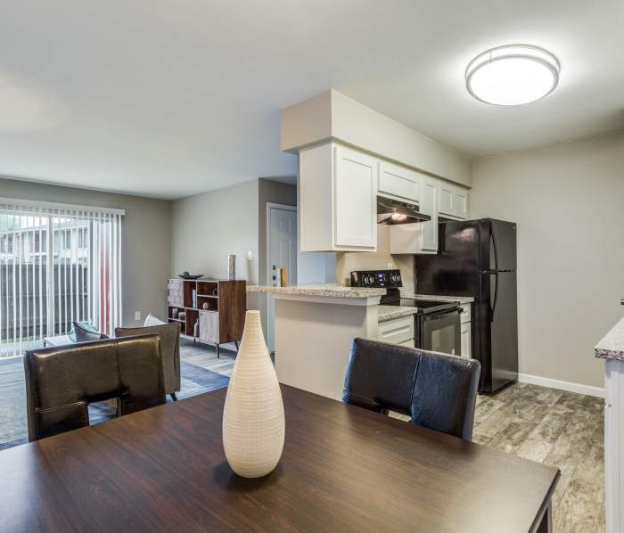 Dining area at Clear Creek Landing in Houston, Texas
