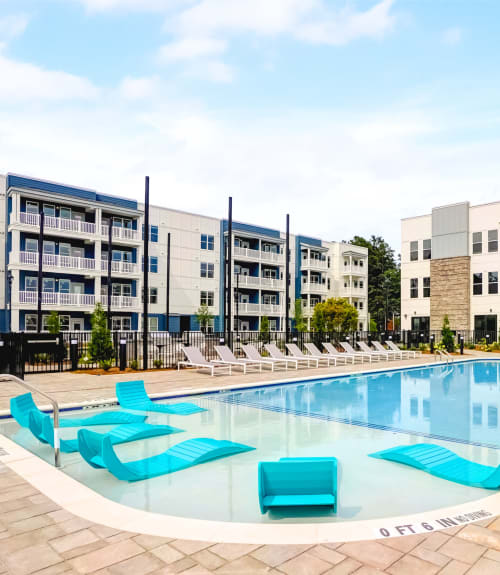 Resident dipping their toes in the luxury swimming pool at The Mallory in Raleigh, North Carolina