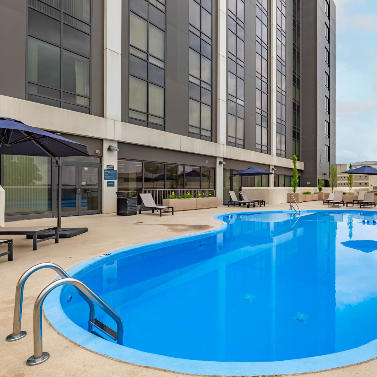Discover modern amenities at Stratford House in Dayton, Ohio