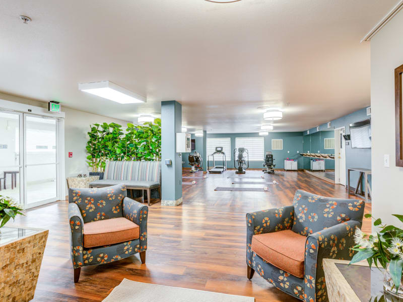 Elegant lounge area at Maple Ridge Senior Living in Ashland, Oregon