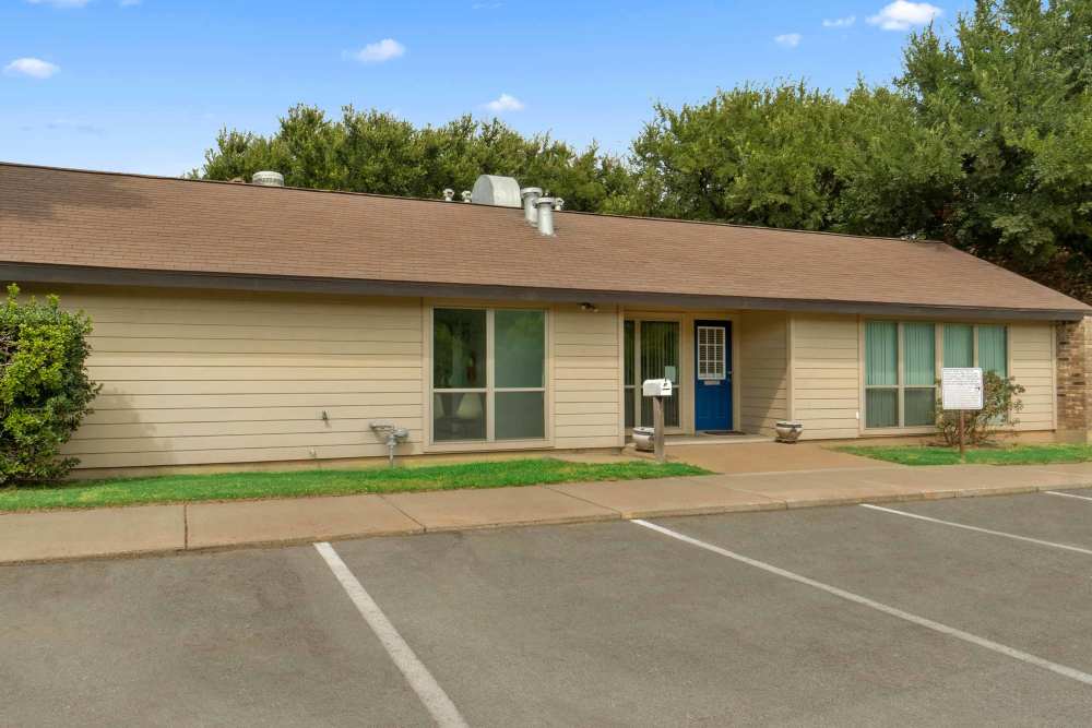 Leasing office with parking lots at Woodland Village Apartments in Breckenridge, Texas