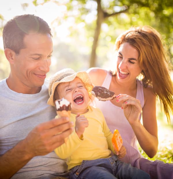 Family enjoying ice cream at Cuestas Apartments in Las Cruces