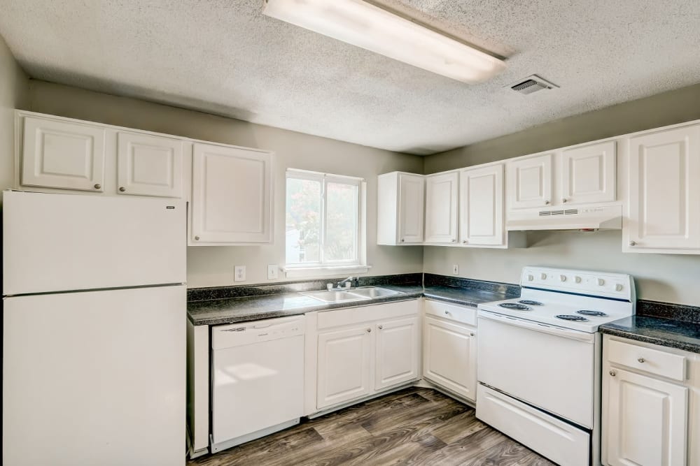 Updated kitchen at Park at Northside Apartments & Townhomes in Macon, Georgia