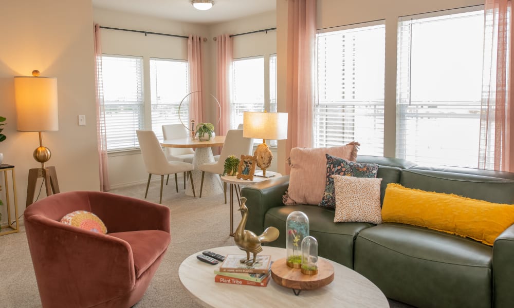 Spacious living room with plush carpeting at Bend at New Road Apartments in Waco, Texas