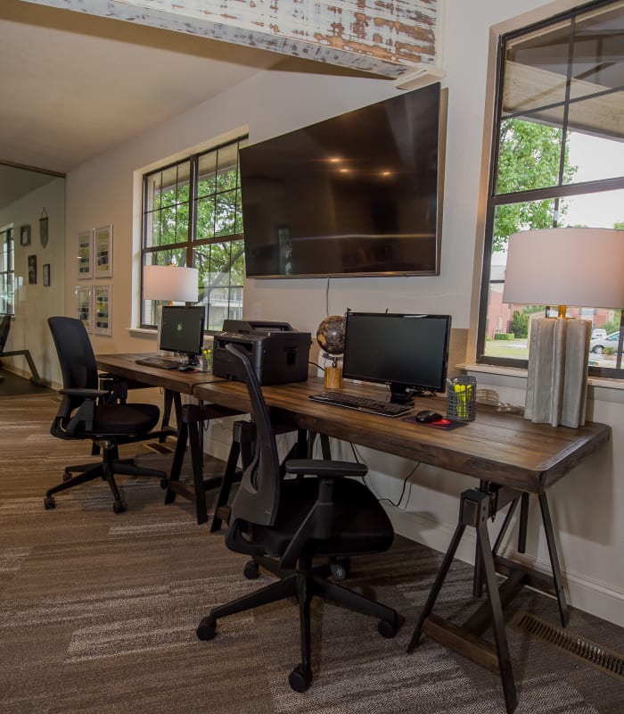 Computer area of Waters Edge in Oklahoma City, Oklahoma