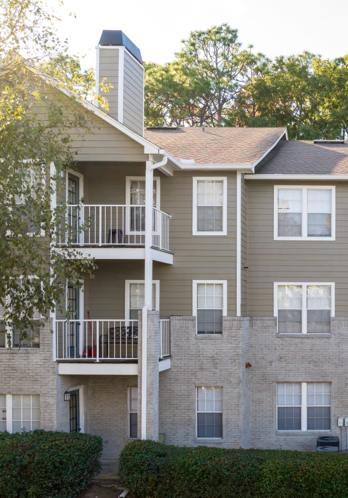 A exterior angle of an apartment building at Lenox Gates in Mobile, Alabama