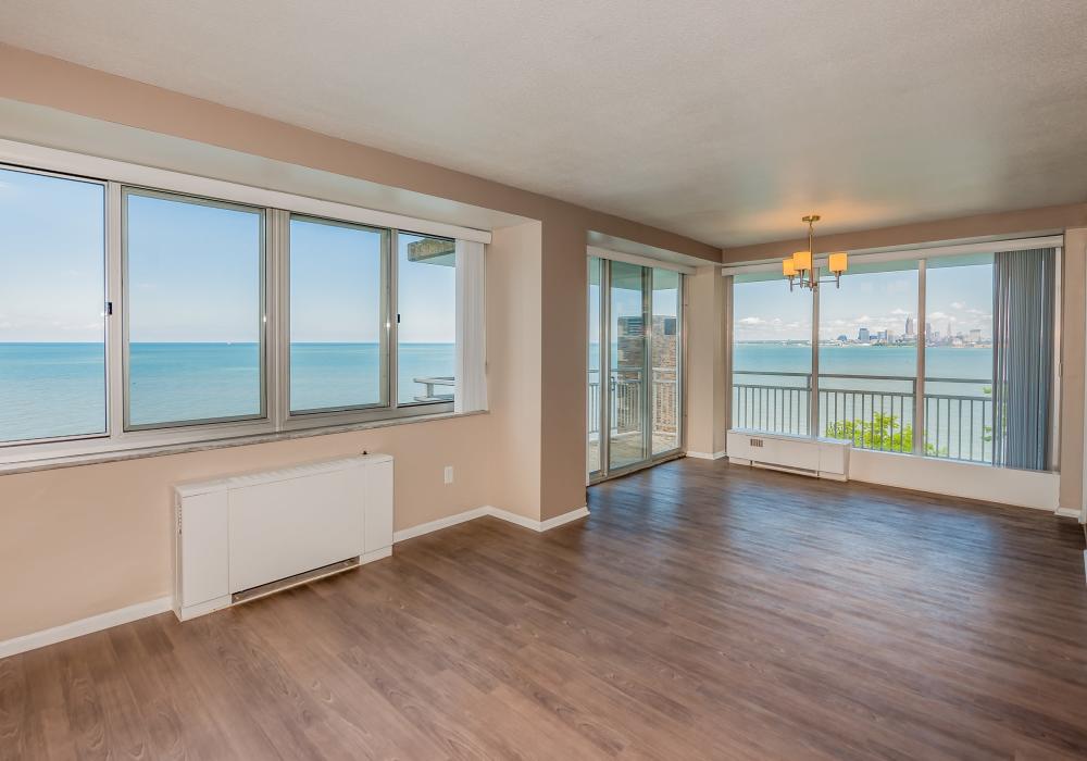 Living room wiith access to patio at 12000 Edgewater in Lakewood, Ohio