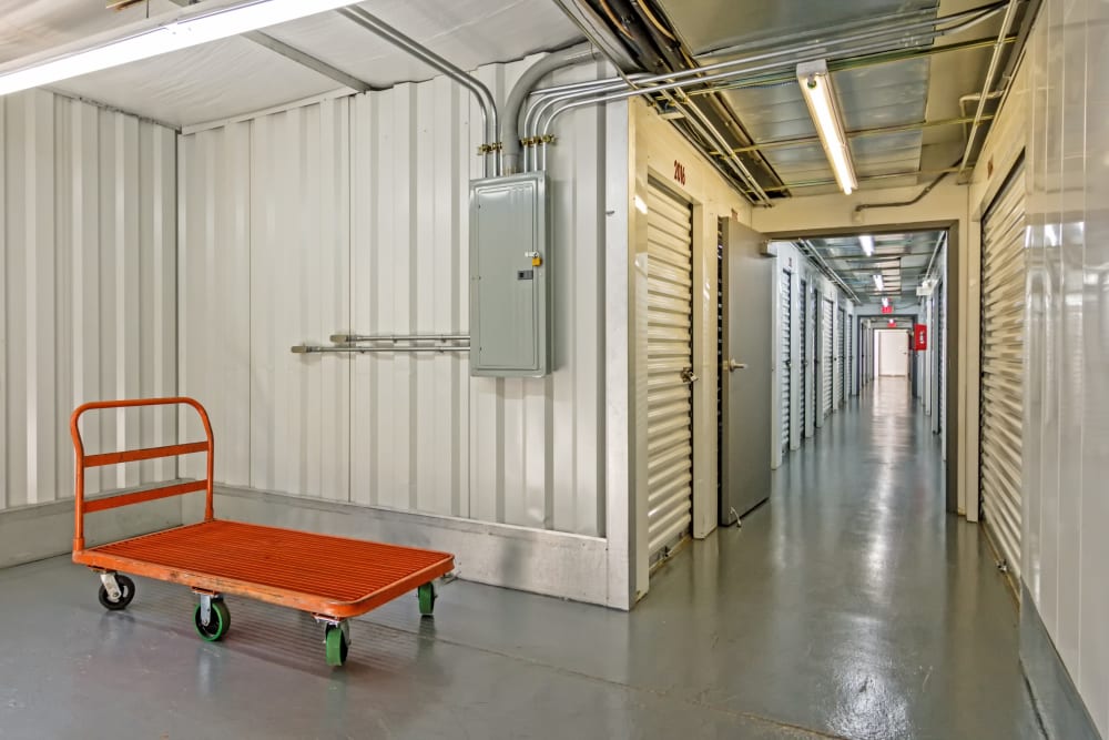 Metro Self Storage offers indoor units in Stone Mountain, Georgia