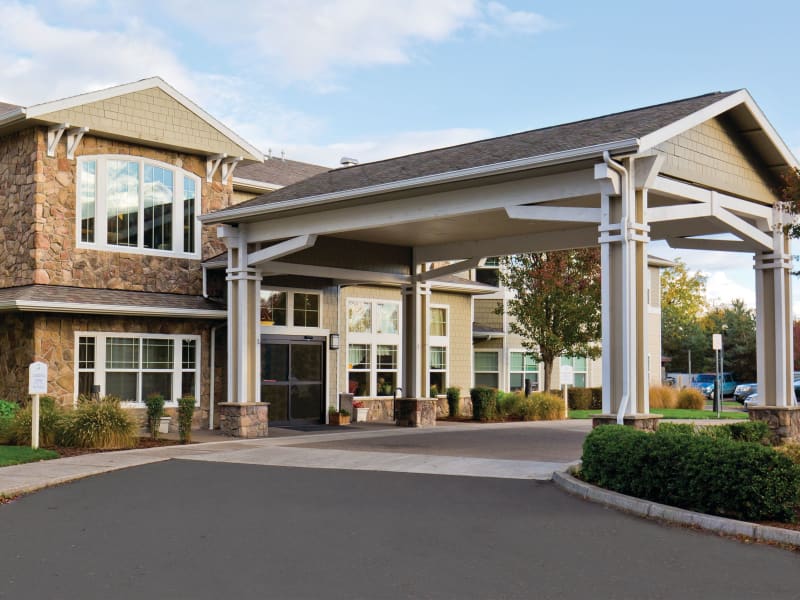 Front entrance of Meadowlark Senior Living in Lebanon, Oregon