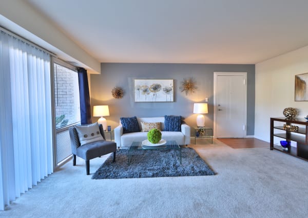 Parke Laurel Apartment Homes offers a living room in Laurel, MD