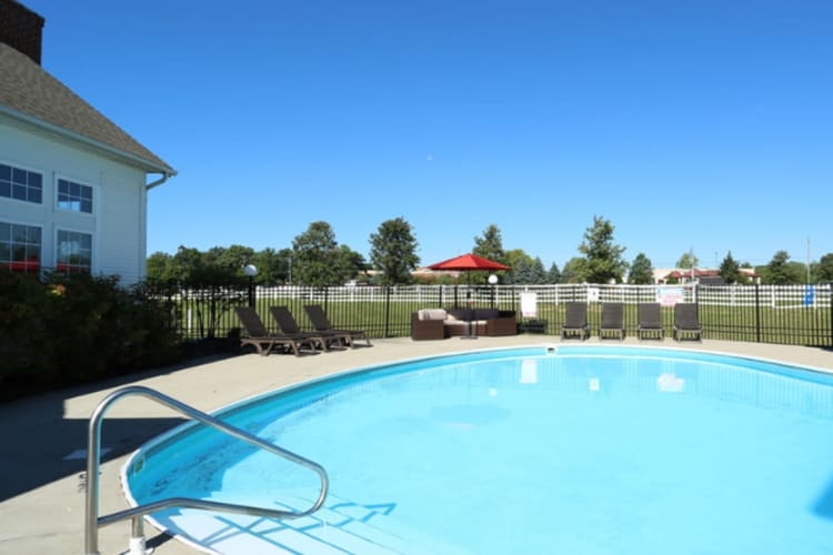 Outdoor swimming pool at Gateway Lakes Apartments in Grove City, Ohio